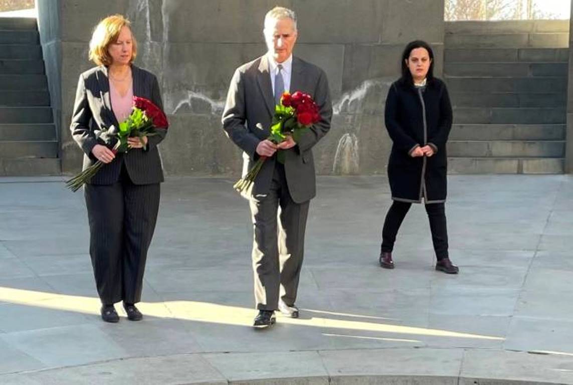 Старший советник Госдепартамента США по переговорам на Кавказе почтил память жертв Геноцида армян