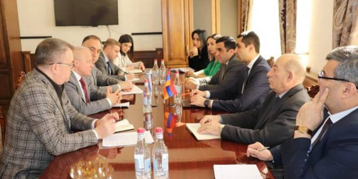 Губернатор Гегаркуникской области представил послу РФ последствия агрессии Азербайджана