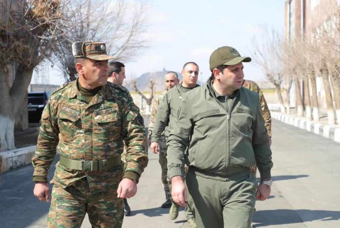 Сурен Папикян совершил неожиданный визит в N-скую воинскую часть Министерства обороны Армении