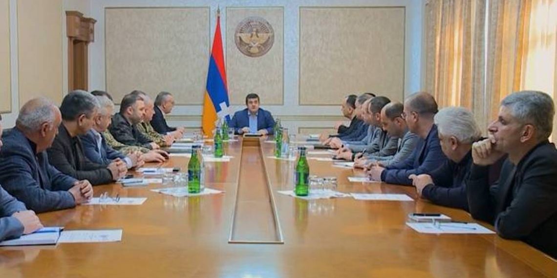 На внеочередном заседании СБ Арцаха обсуждались создавшаяся в республике кризисная ситуация и вызовы