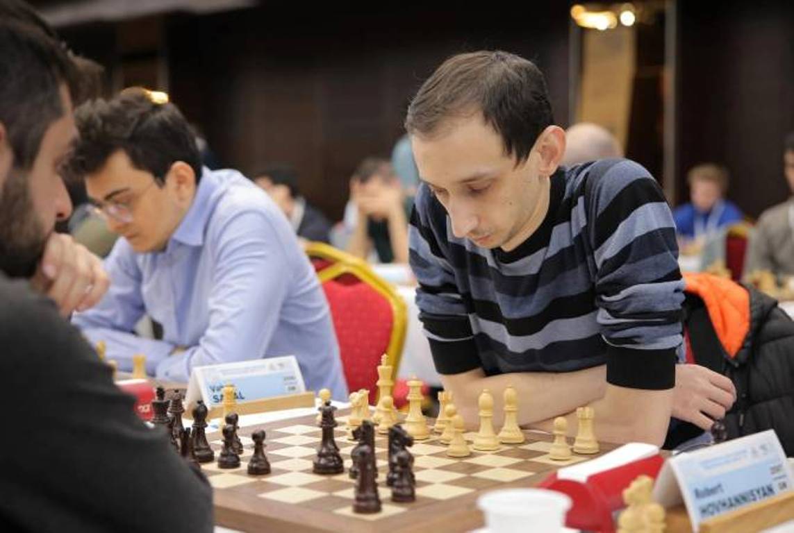 После 10-го тура чемпионата Европы по шахматам Роберт Ованнисян отстает от лидеров на одно очко