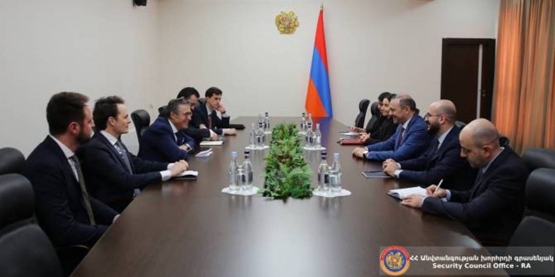 Армен Григорян и Андерс Фогг Расмуссен обсудили вопросы, связанные с урегулированием нагорно-карабахского конфликта