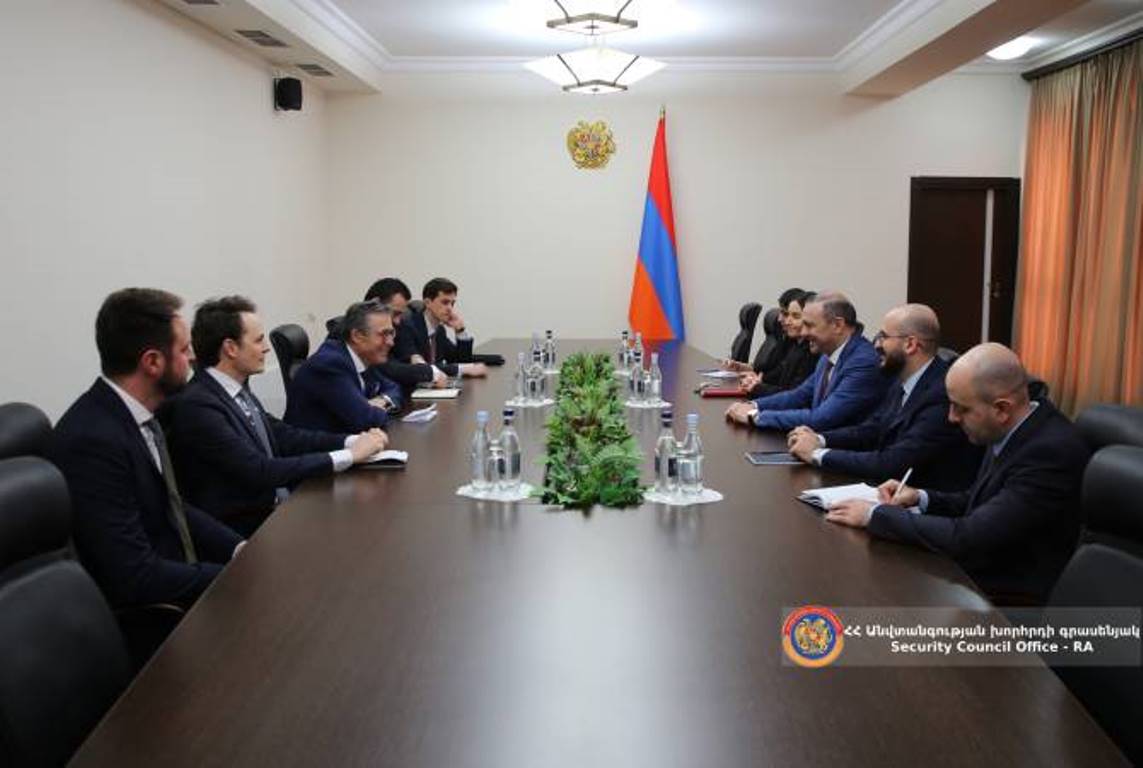 Армен Григорян и Андерс Фогг Расмуссен обсудили вопросы, связанные с урегулированием нагорно-карабахского конфликта
