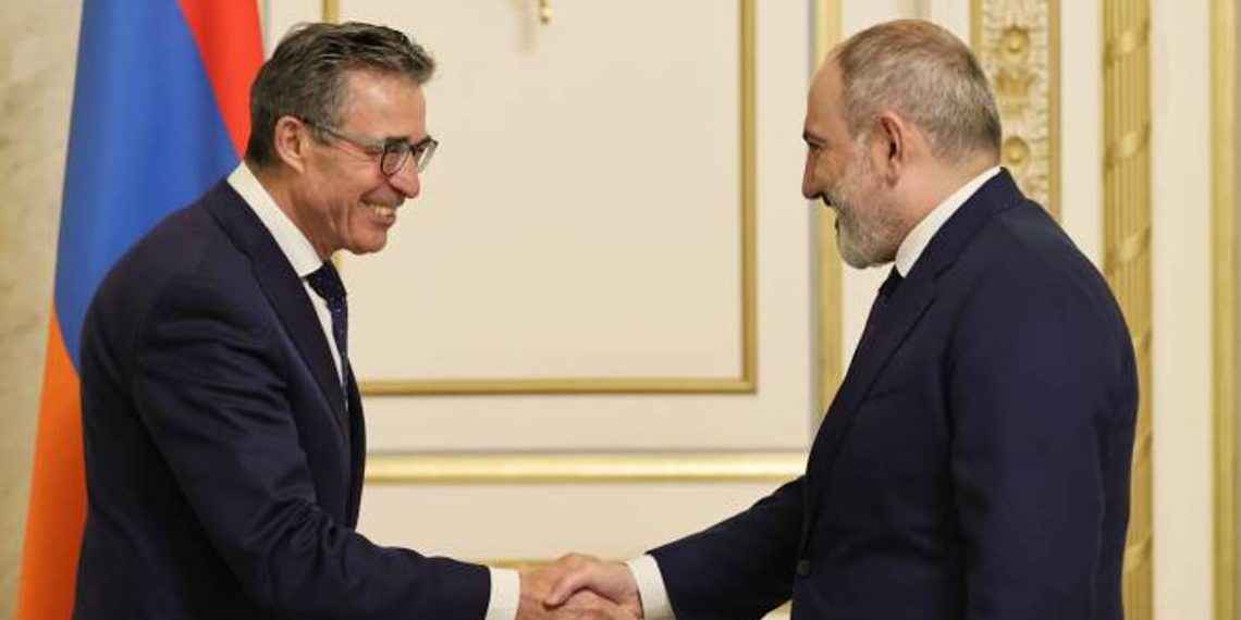 Премьер-министр Пашинян принял председателя организации “Rasmussen Global” Андерса Фога Расмуссена