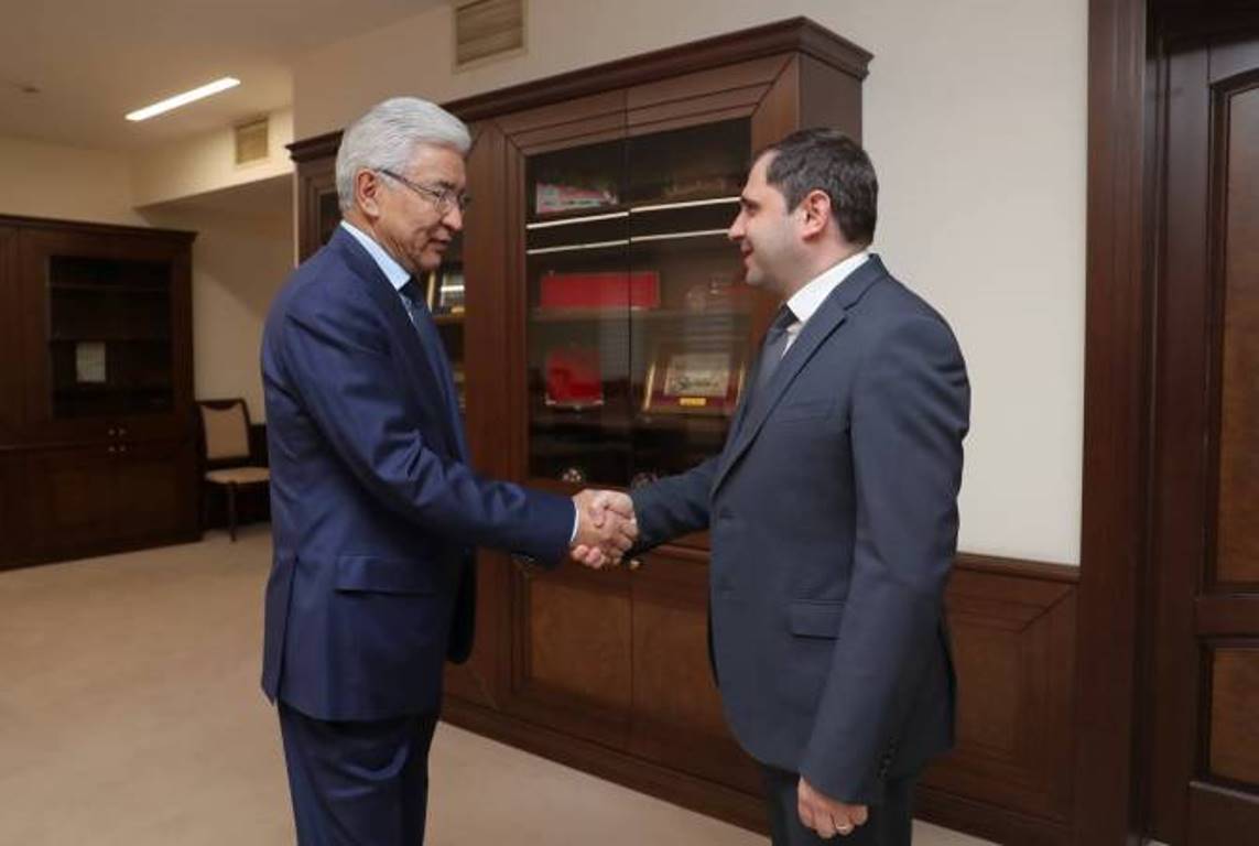 Министр обороны Армении обсудил с генеральным секретарем ОДКБ вопросы международной и региональной безопасности
