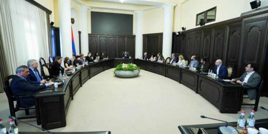 В правительстве обсуждены поднятые членами Американской торговой палаты в Армении вопросы