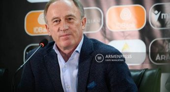 Генрих Мхитарян отказался от общения с новым главным тренером сборной Армении по футболу