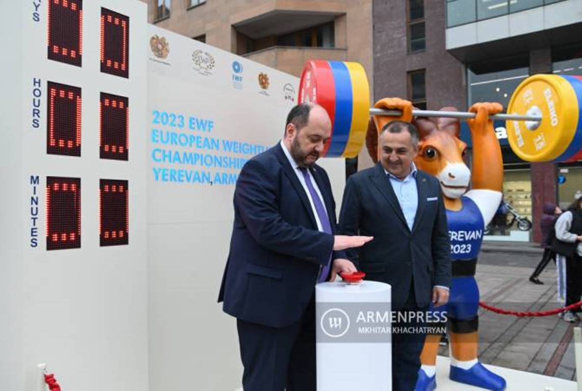 В Ереване поместили табло-часы обратного отсчета времени до чемпионата Европы по тяжелой атлетике