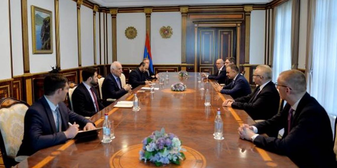 Президент Армении принял генерального директора Фондовой биржи Армении и членов Наблюдательного совета