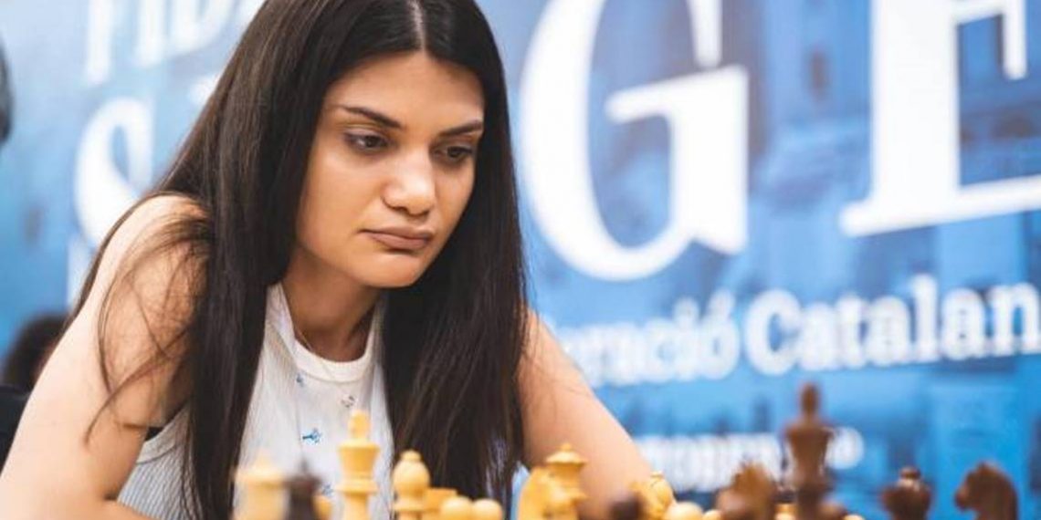 Сусанна Габоян обыграла бывшего чемпиона мира в 7-м туре ЧЕ