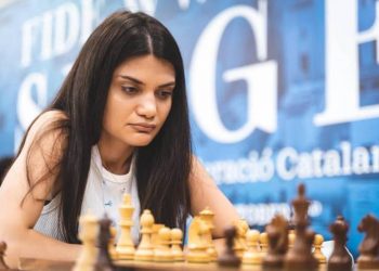 Сусанна Габоян обыграла бывшего чемпиона мира в 7-м туре ЧЕ