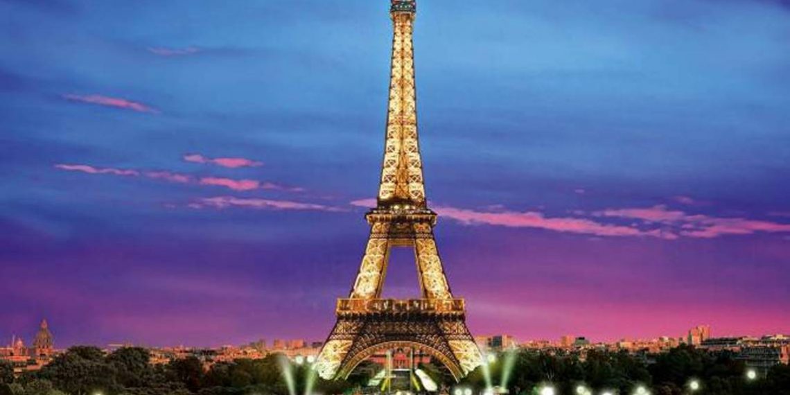 Эйфелеву башню закрыли из-за общенациональной забастовки