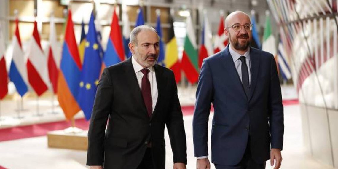 Никол Пашинян провел телефонный разговор с Шарлем Мишелем