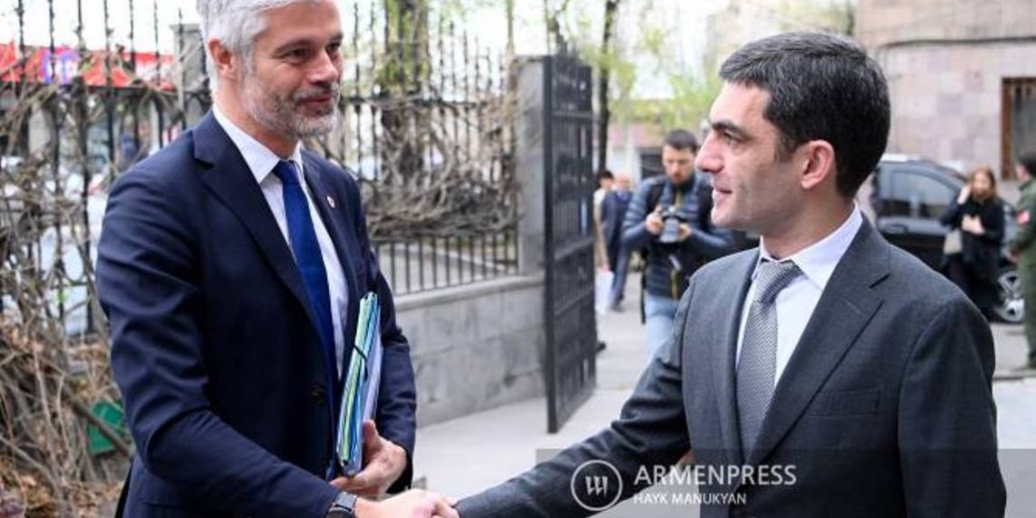 Председатель регионального совета Оверни-Рона-Альп Франции встретился в Ереване с министром иностранных дел Арцаха