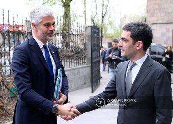 Председатель регионального совета Оверни-Рона-Альп Франции встретился в Ереване с министром иностранных дел Арцаха