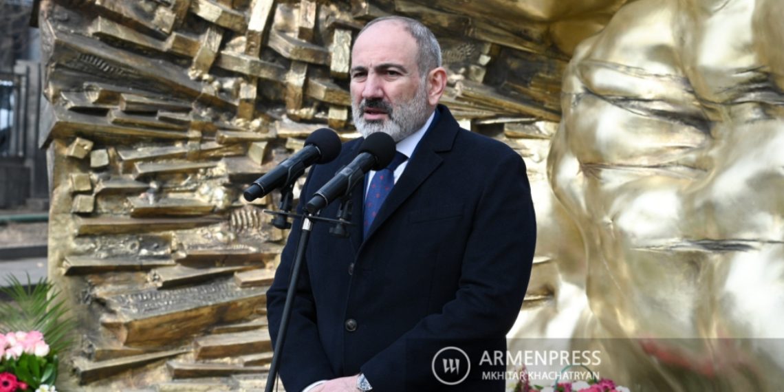 Никол Пашинян принял участие в открытии памятника, посвященного жертвам событий 1 марта