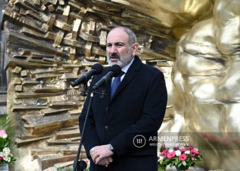 Никол Пашинян принял участие в открытии памятника, посвященного жертвам событий 1 марта