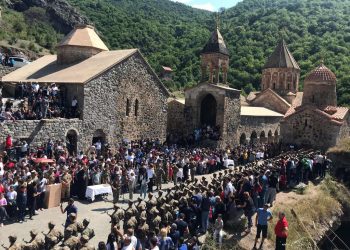 Дадиванк: служение в осаде