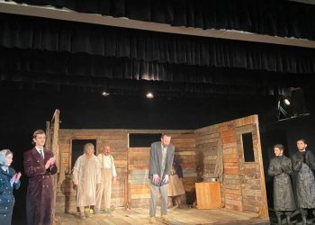 Драматический театр Гюмри 1 апреля представил на суд зрителей политическую сатиру «Дом на границе»