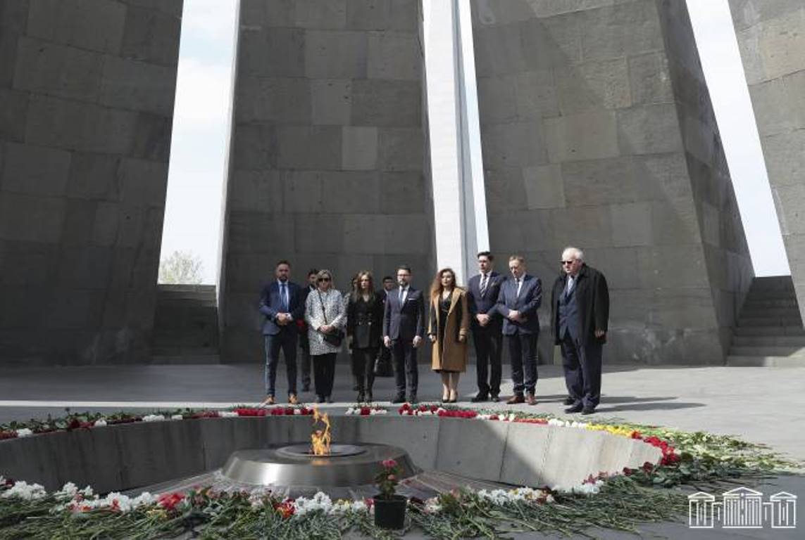 Польские парламентарии почтили память жертв Геноцида армян