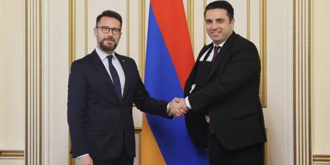 Польша планирует расширить участие наблюдателей ЕС в Армении