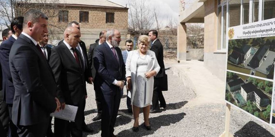 Никол Пашинян с рабочим визитом посетил Арагацотнскую область и ознакомился с выполнением государственных программ