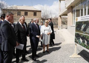 Никол Пашинян с рабочим визитом посетил Арагацотнскую область и ознакомился с выполнением государственных программ