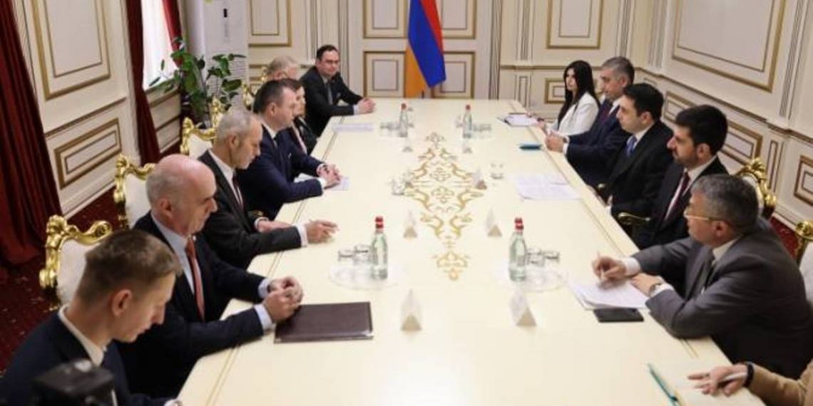 Словацкий парламентарий исключил существование экологического вопроса в Лачинском кризисе