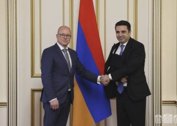 Крайне важно, чтобы международное сообщество усилило давление на Баку: спикер НС Армении