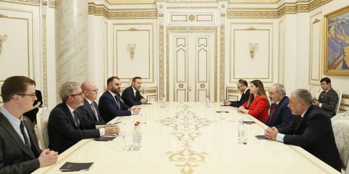 Премьер-министр Пашинян обсудил с депутатами парламента Швеции повестку сотрудничества