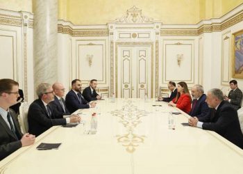 Премьер-министр Пашинян обсудил с депутатами парламента Швеции повестку сотрудничества