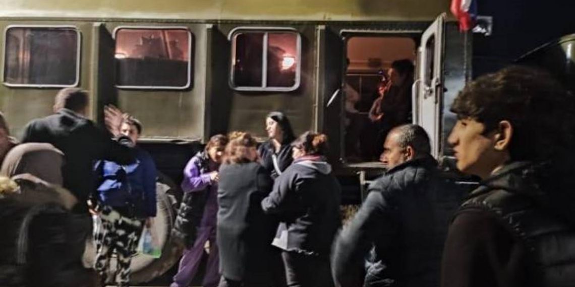 Азербайджанцы потребовали, чтобы желающие вернуться из Армении граждане Арцаха приняли азербайджанское гражданство