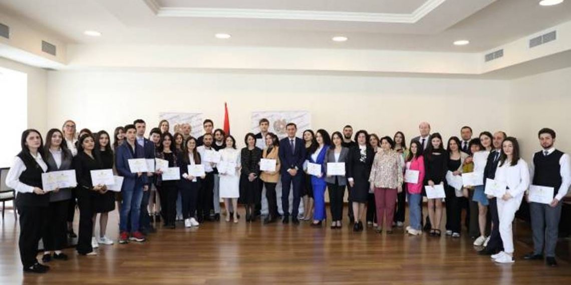 Удостоились именных стипендий