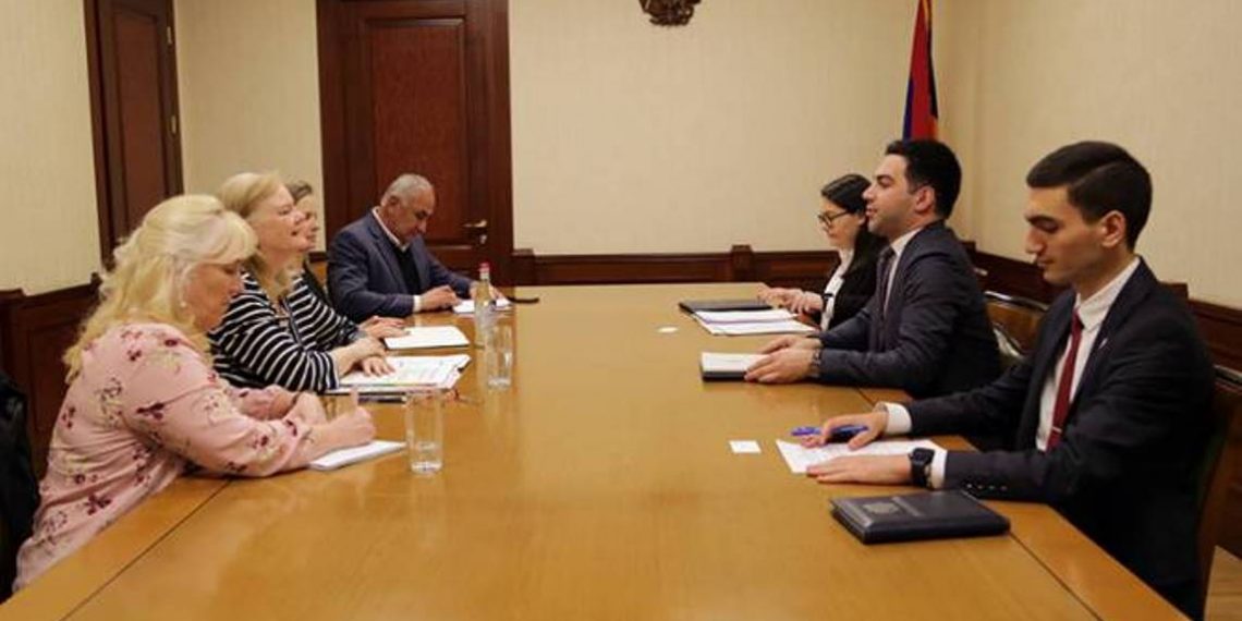 Глава КГД принял первого зампомощника госсекретаря США по вопросам международной безопасности