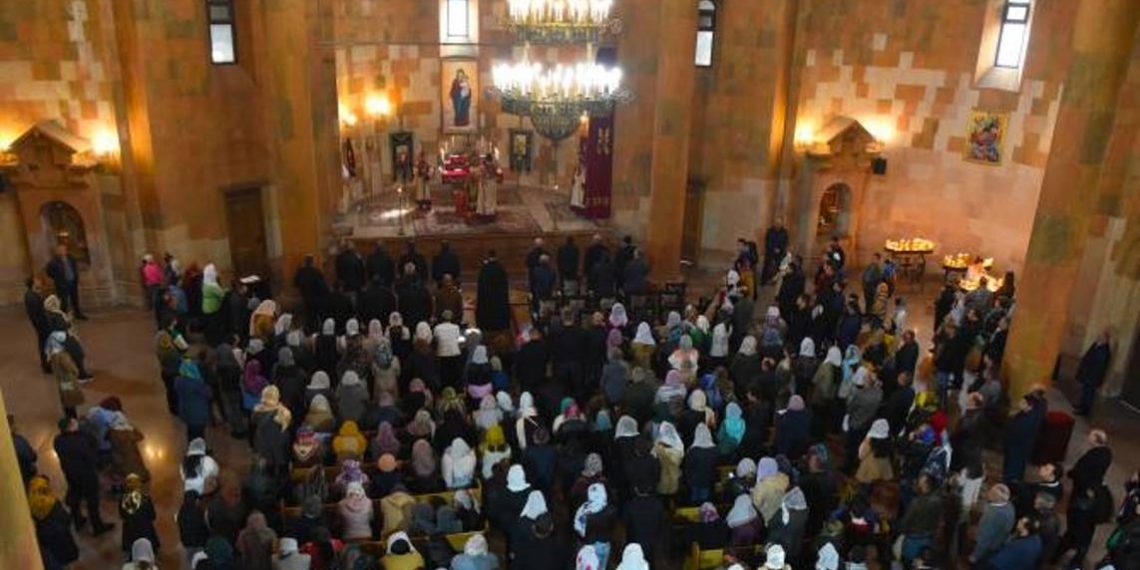 Президент Арутюнян принял участие в Божественной литургии по случаю праздника Св. Воскресения Христова