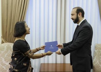 Министр иностранных дел Армении принял новоназначенного посла Индии в Армении