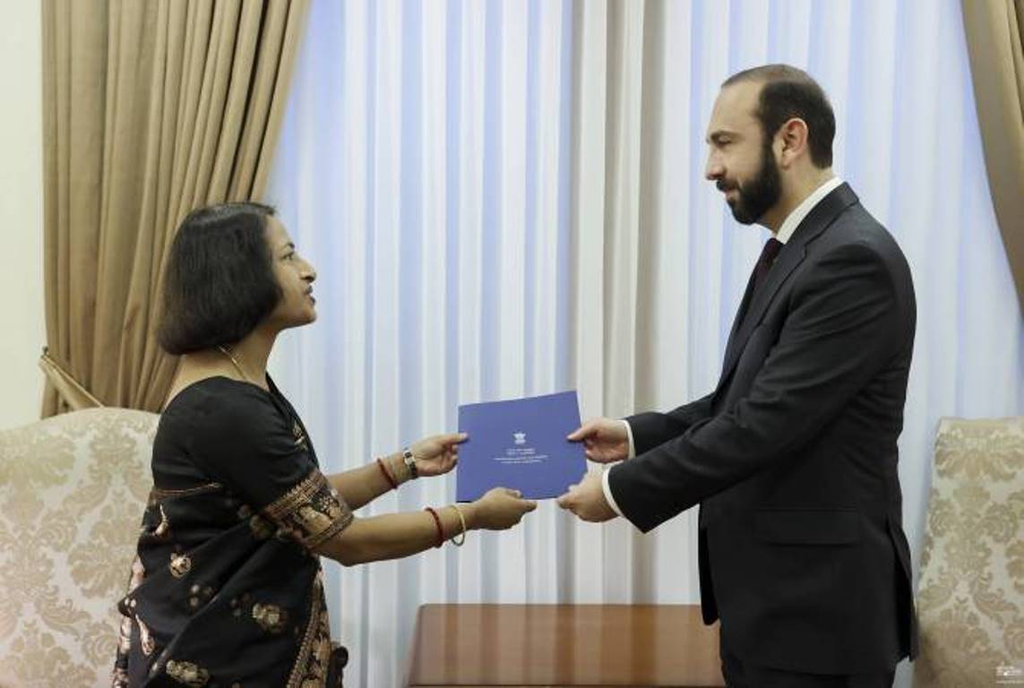 Министр иностранных дел Армении принял новоназначенного посла Индии в Армении