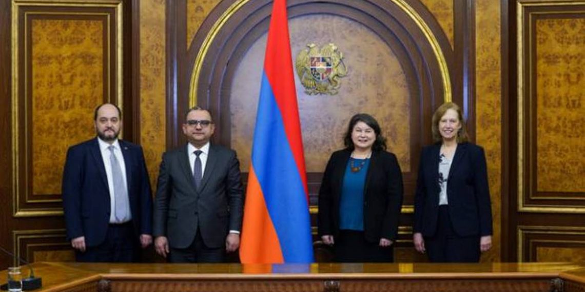 Вице-премьер Хачатрян и руководитель аппарата премьер-министра приняли делегацию департамента торговли США