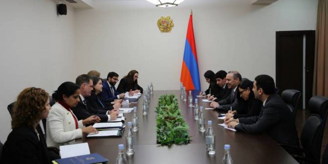 Секретарь Совбеза Армении и заместитель секретаря департамента торговли США обсудили вопросы сотрудничества