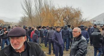 Родные военнослужащих Армении, захваченных в плен в Хцаберде, перекрыли межгосударственную дорогу Гюмри-Бавра