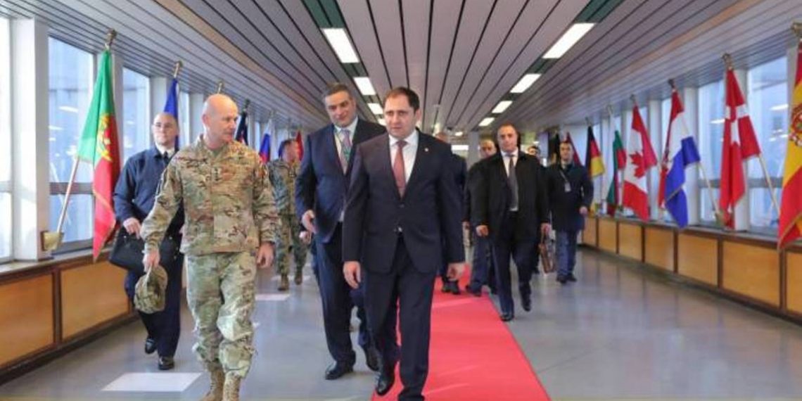 Министр обороны Армении посетил Верховное командование союзнических сил НАТО в Европе