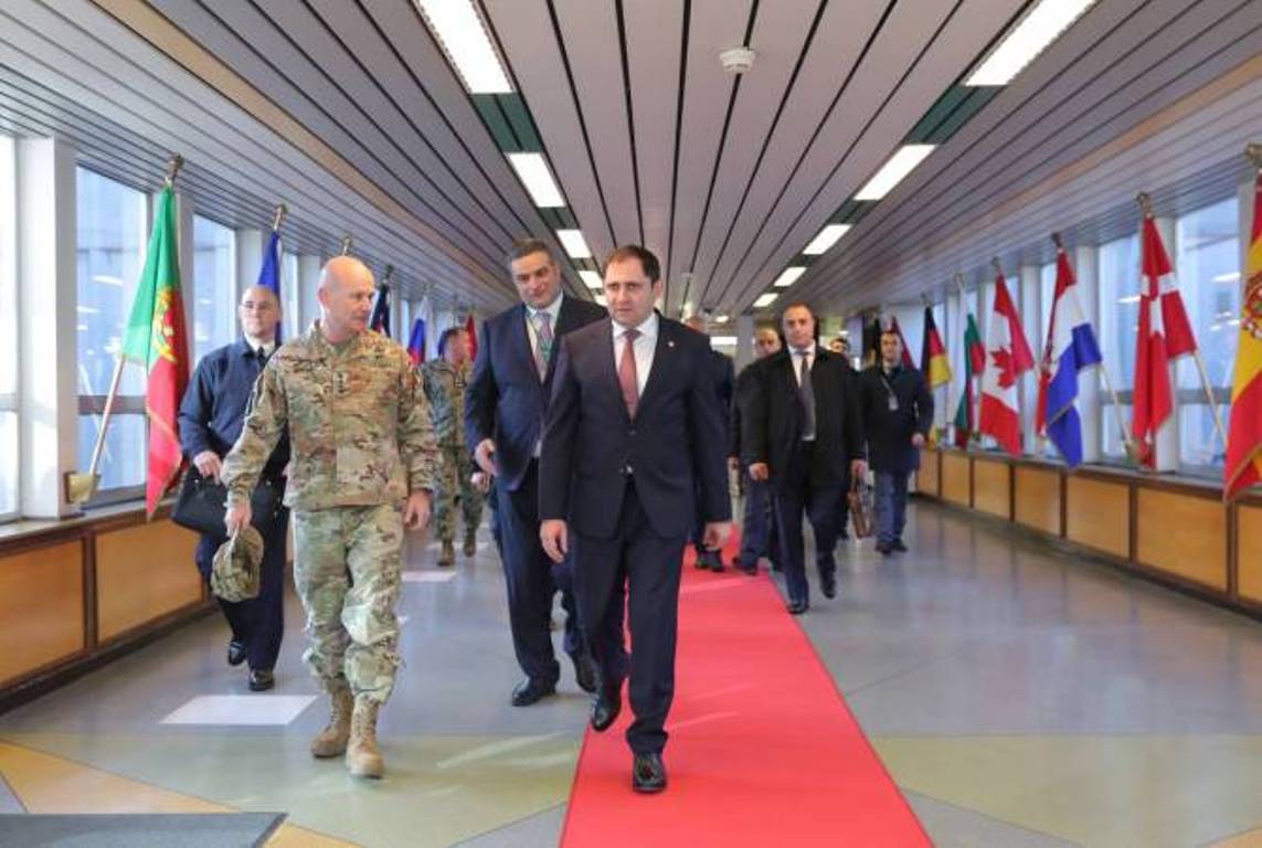 Министр обороны Армении посетил Верховное командование союзнических сил НАТО в Европе