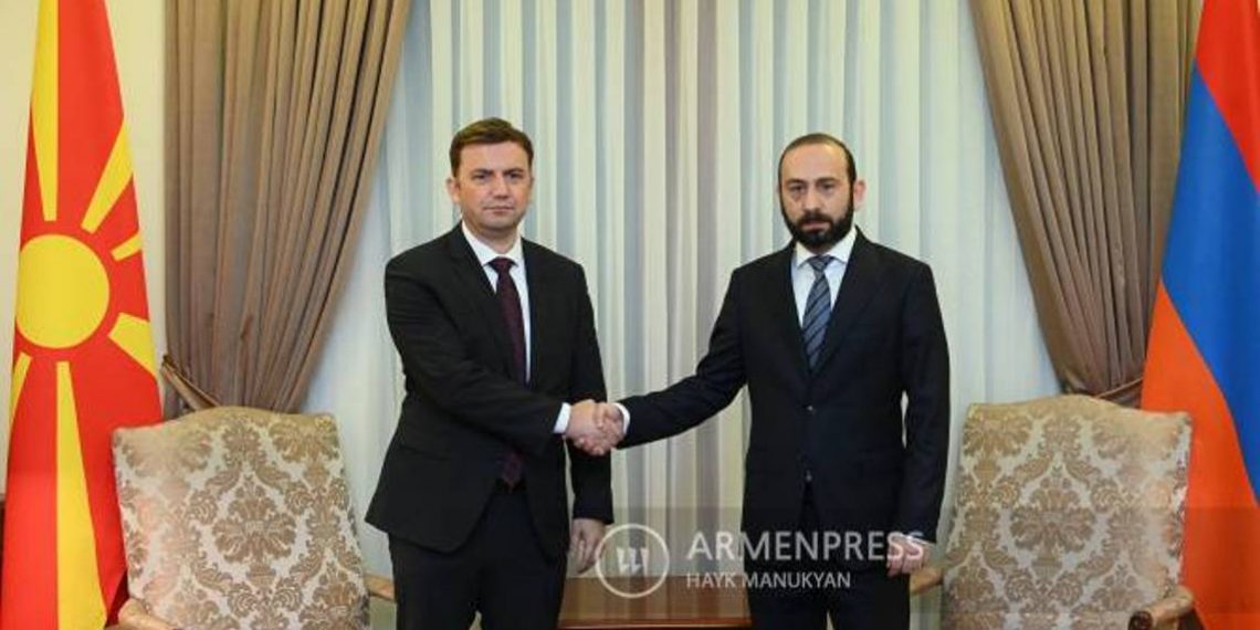 В Ереване проходит приватная беседа Арарата Мирзояна и Буяра Османи