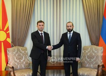 В Ереване проходит приватная беседа Арарата Мирзояна и Буяра Османи