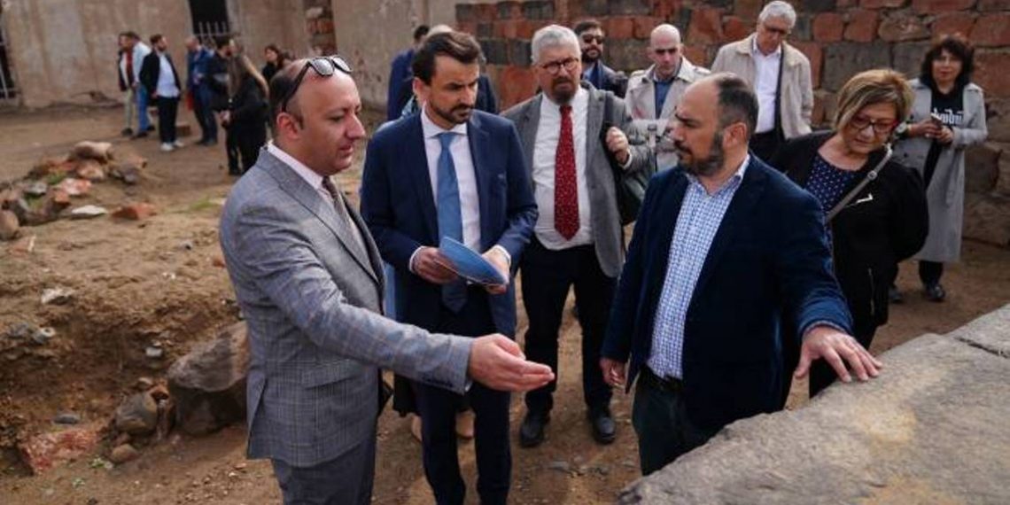 Мэр Лиона посетил Музей-крепость Эребуни