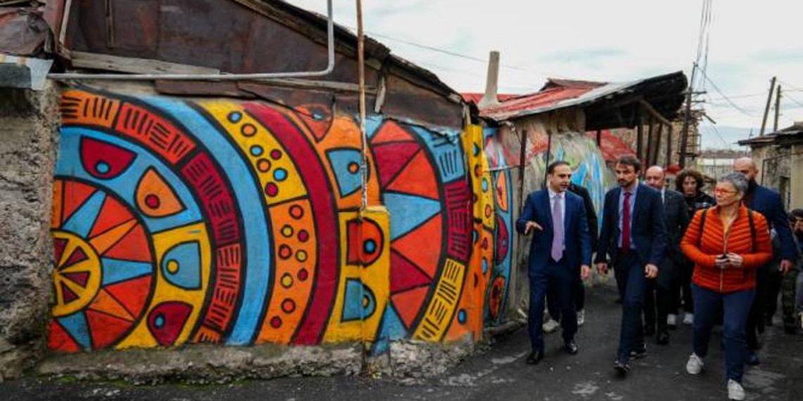 Вице-мэр Еревана Тигран Авинян и мэр Лиона Грегори Дусе посетили ереванский квартал Конд