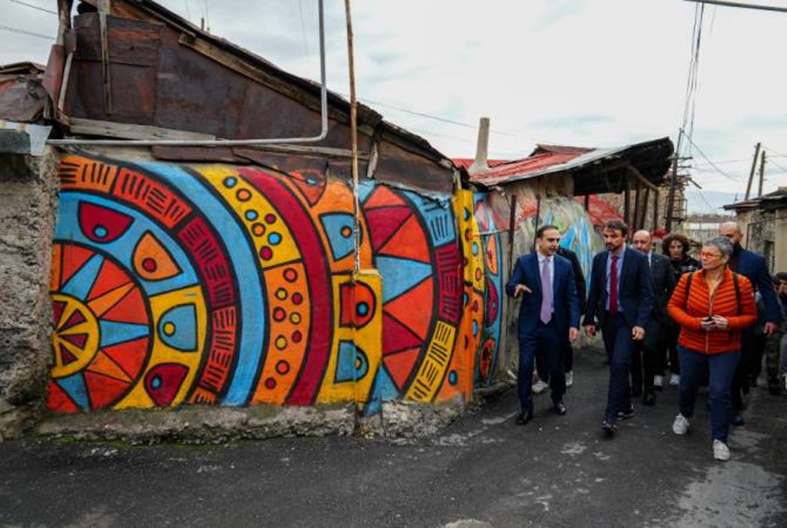 Вице-мэр Еревана Тигран Авинян и мэр Лиона Грегори Дусе посетили ереванский квартал Конд