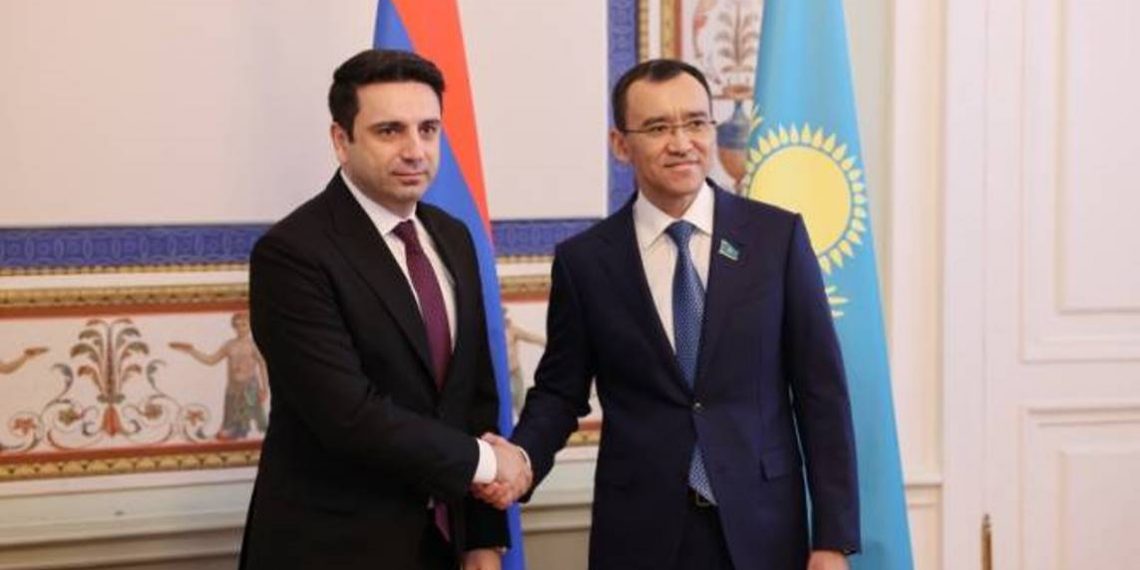 Спикер Парламента Армении встретился в Санкт-Петербурге с председателем Сената Парламента Казахстана