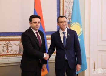 Спикер Парламента Армении встретился в Санкт-Петербурге с председателем Сената Парламента Казахстана