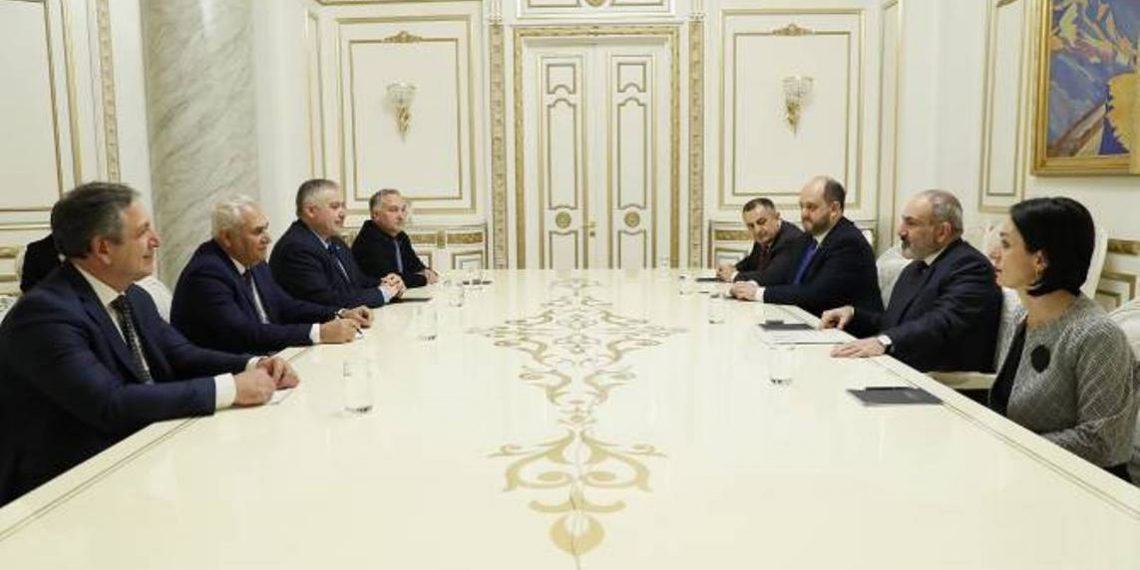 Премьер-министр Армении принял президентов Международной и Европейской федераций тяжелой атлетики